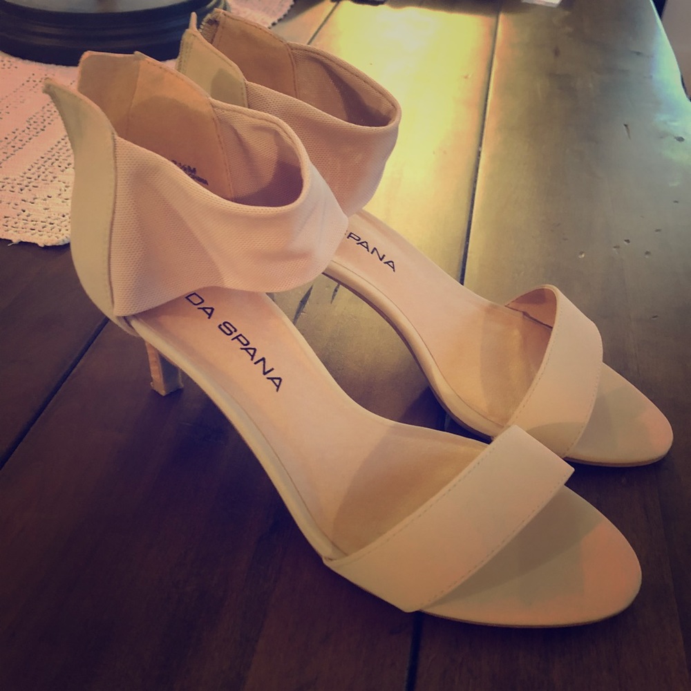 Pelle Moda Eden Kitten Heel Sandle Size 7.5